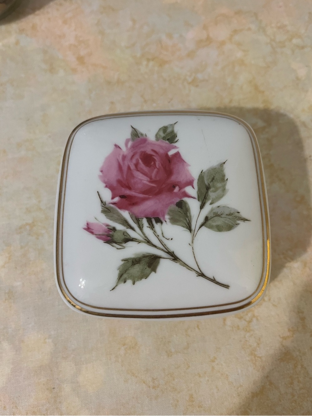 VTG Avon trinket box 1987